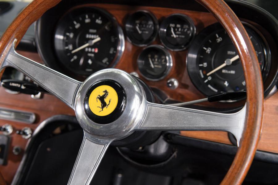 Панель приборов Ferrari 365 GT 2+2 1968 года  (UK) (фото 28 из 36)